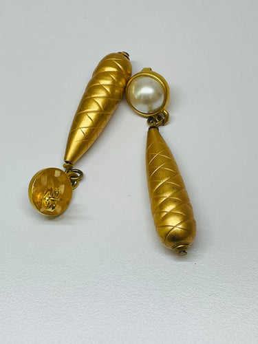 Pearl with Gold Dangle Earrings Devil's Details